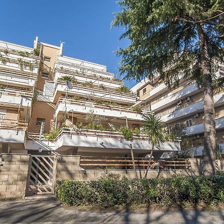 Eur Luminous And Large Family Terrace Apartment Roma Dış mekan fotoğraf