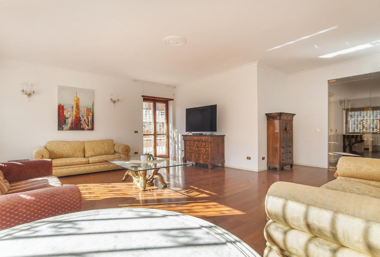 Eur Luminous And Large Family Terrace Apartment Roma Dış mekan fotoğraf