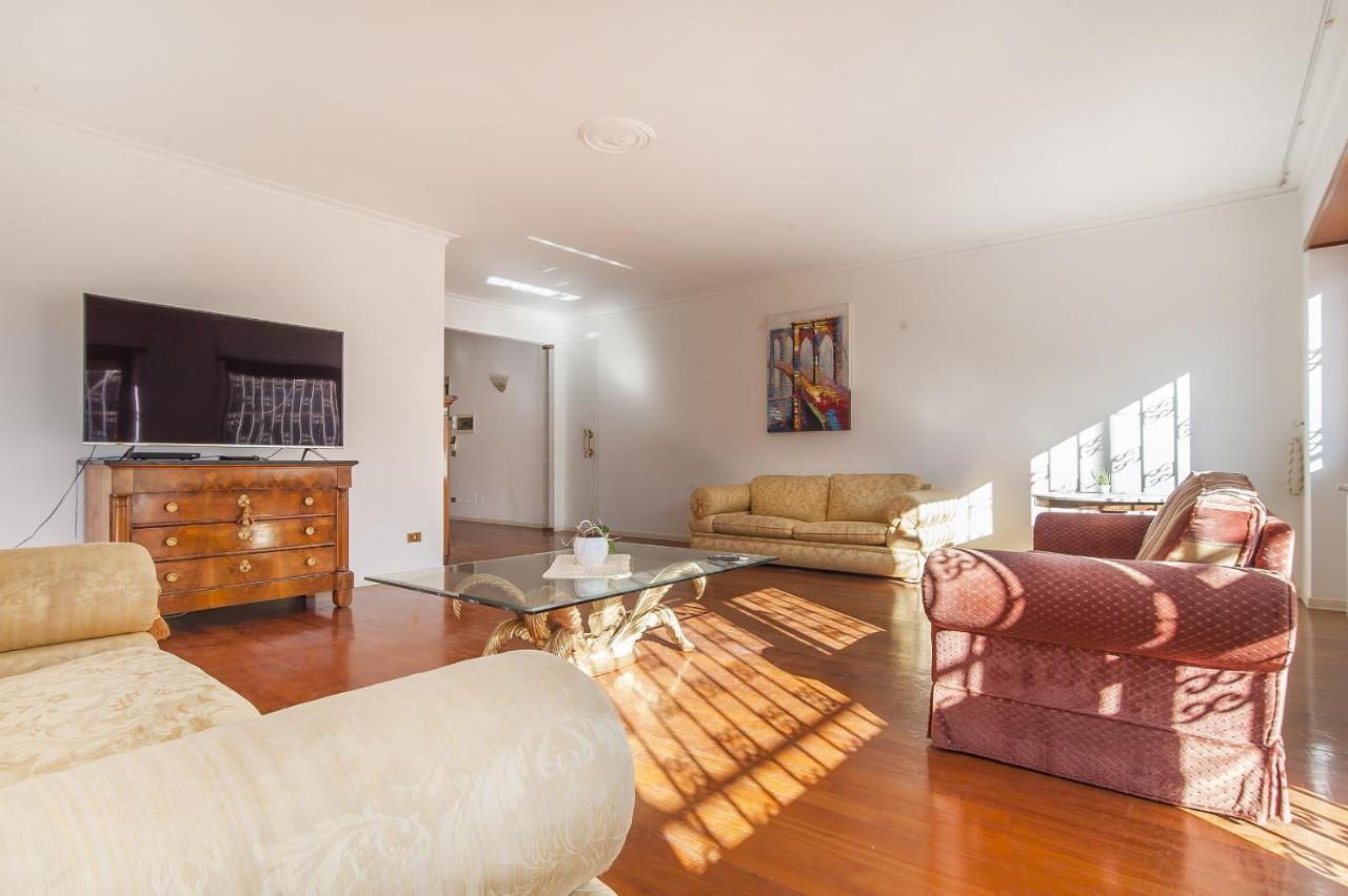 Eur Luminous And Large Family Terrace Apartment Roma Dış mekan fotoğraf