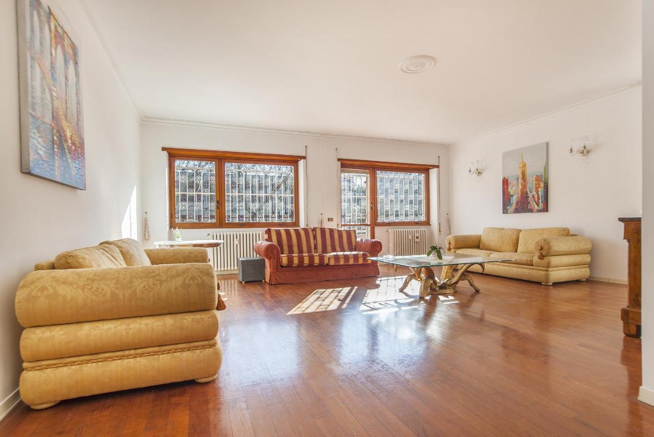 Eur Luminous And Large Family Terrace Apartment Roma Dış mekan fotoğraf
