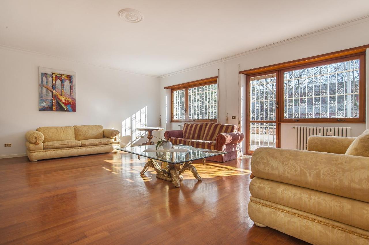 Eur Luminous And Large Family Terrace Apartment Roma Dış mekan fotoğraf