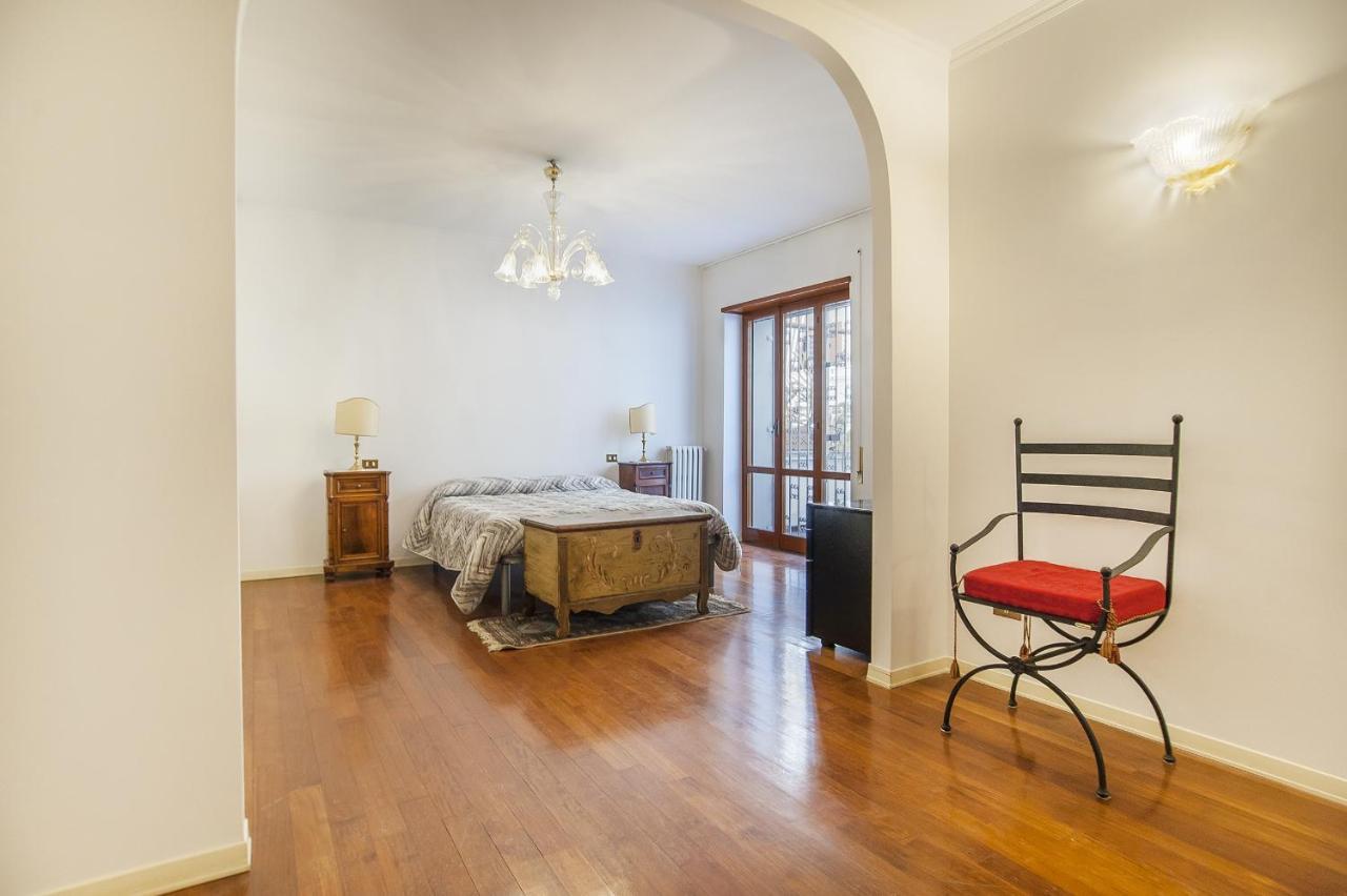 Eur Luminous And Large Family Terrace Apartment Roma Dış mekan fotoğraf