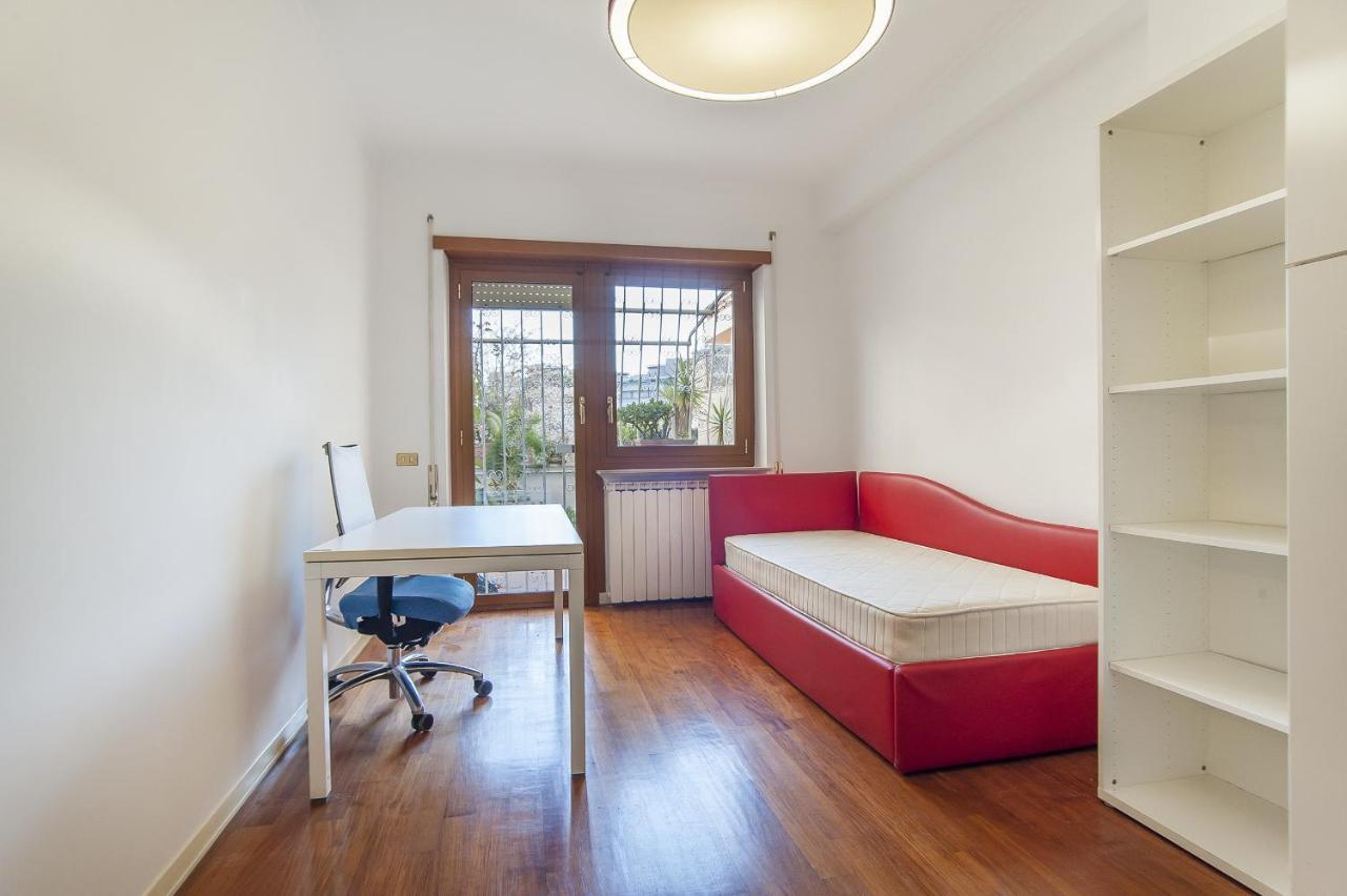 Eur Luminous And Large Family Terrace Apartment Roma Dış mekan fotoğraf